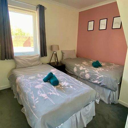 Cosy Cottage With Free Parking Close To Airport เอดินบะระ ภายนอก รูปภาพ