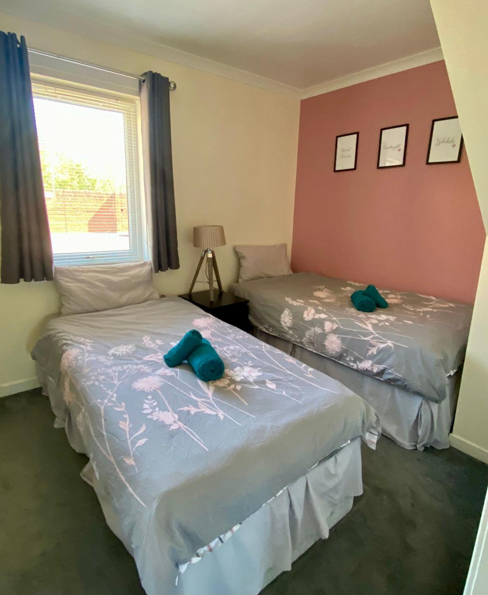 Cosy Cottage With Free Parking Close To Airport เอดินบะระ ภายนอก รูปภาพ